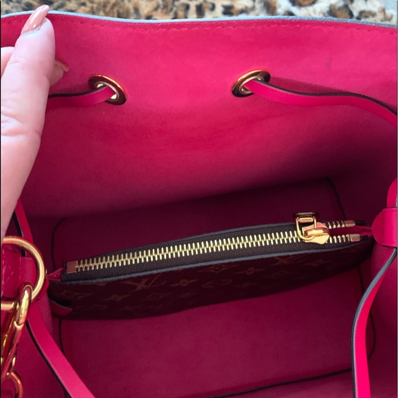 Authentic- LV Neonoe Bucket Drawstring, Freesia, Discontinued Color As Of 2019 - Picture 8 of 11